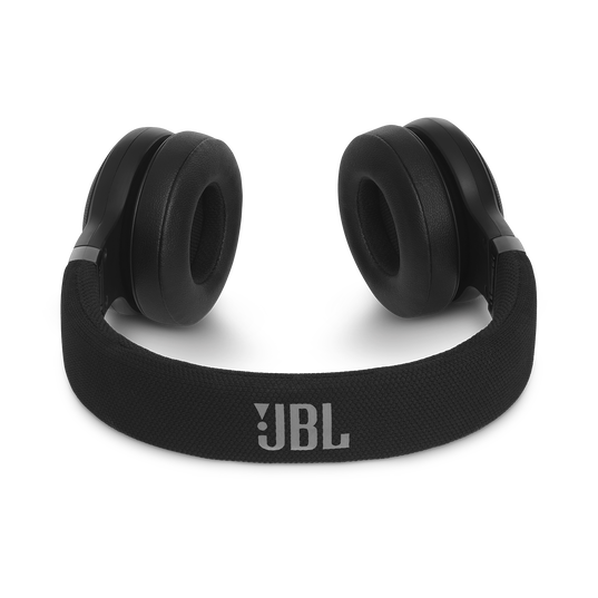 JBL E45BT - Black - Wireless on-ear headphones - Detailshot 3