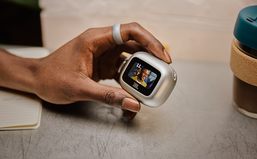 JBL Live Beam 3 スマート充電ケース&trade;採用 - Image