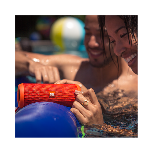 JBL Flip 3 - Yellow - Splashproof portable Bluetooth speaker with powerful sound and speakerphone technology - Detailshot 6 image number null