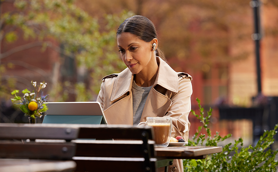 JBL Tour Pro 2 ​外音取り込み機能付きハイブリッドノイズキャンセリング - Image