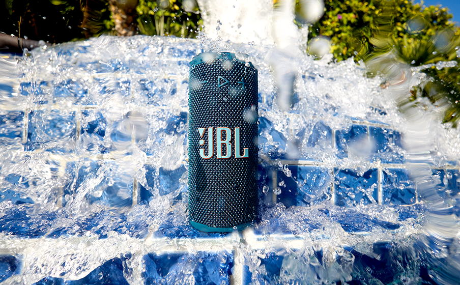 JBL Grip | 大胆なJBL プロサウンドとアンビエントライトを搭載した