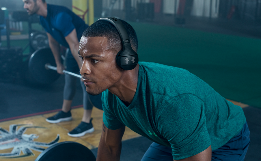 UA Sport Wireless Train – Engineered by JBL 急速充電機能を搭載した16時間持続バッテリー - Image