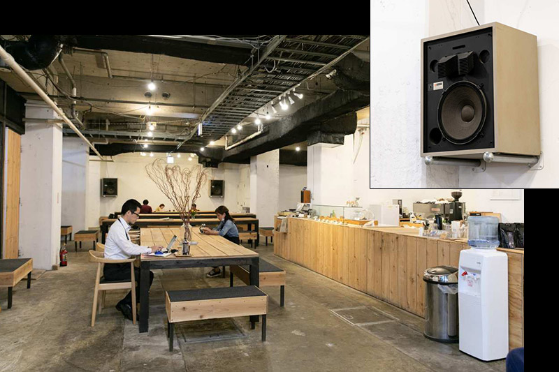 JBLが聴ける店・ZEBRA Coffee ＆ Croissant08