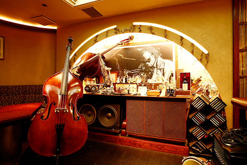 JBLが聴ける店・大阪・北新地・Meursault 2nd Club 02