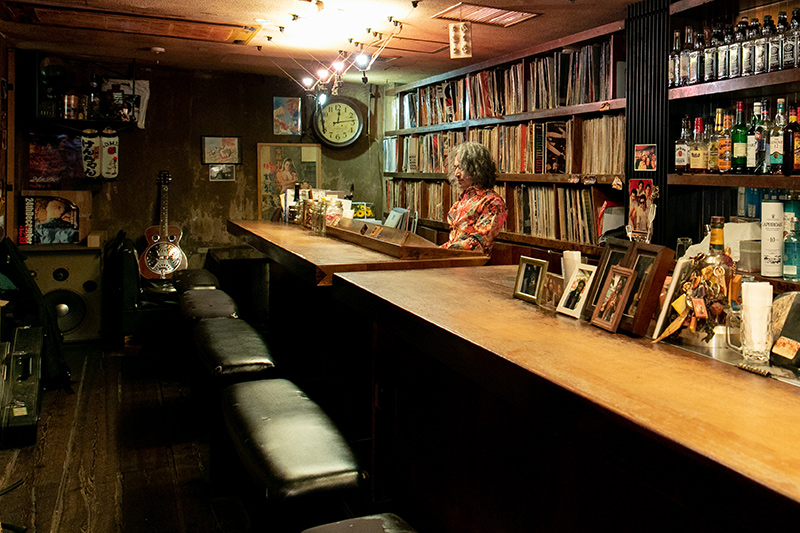 JBLが聴ける店・VELVET OVERHIGH’M d.m.x10