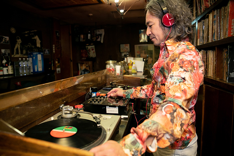 JBLが聴ける店・VELVET OVERHIGH’M d.m.x05