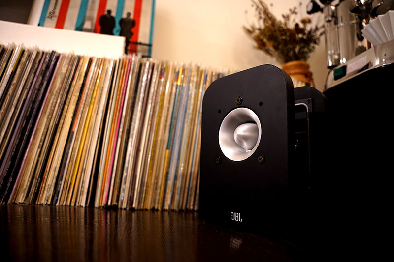 流す音楽や音量は、店内の様子を見ながら決め、お客様の波長に合わせる