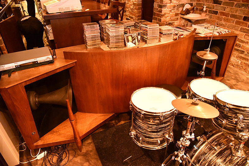 JBLが聴ける店・名古屋・中村区 Jazz & Cafe BASSLINE 02