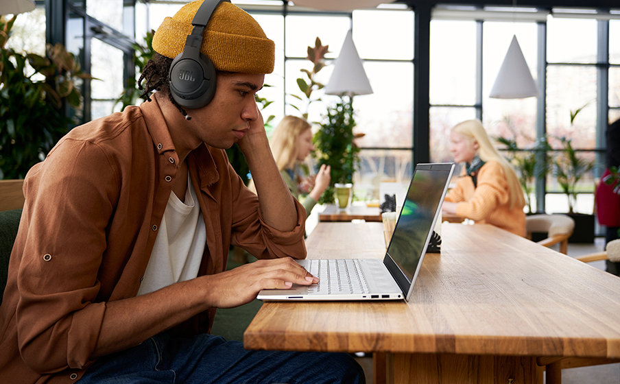 JBL TUNE 770 NC ワイヤレスヘッドフォン ブラック JBL Tune 770NC | Adaptive Noise Cancelling Wireless Over-Ear